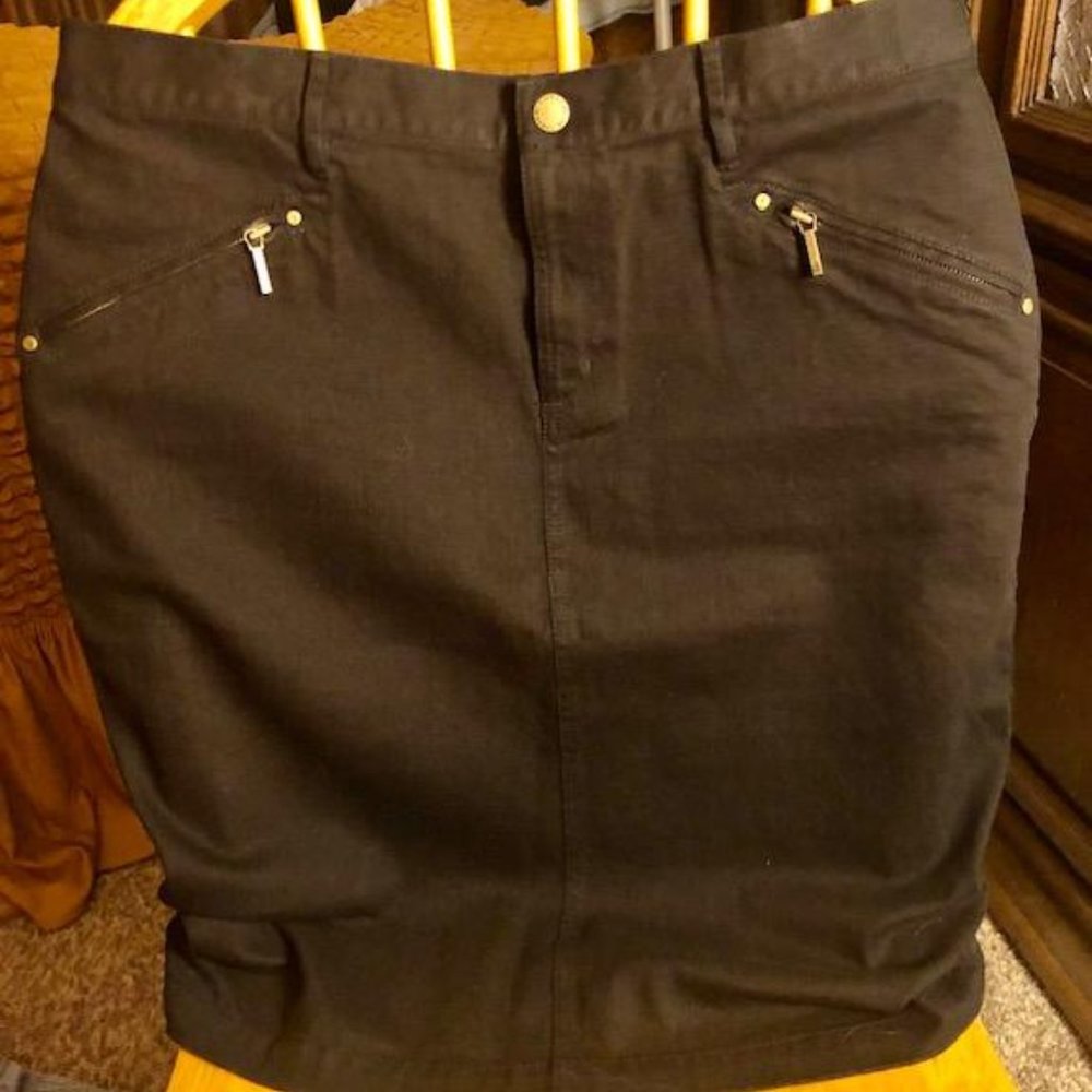 Black Skirt w/Zippered Pockets